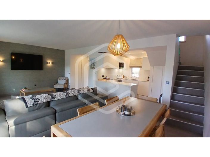 Image No.9-2 Bed House for sale