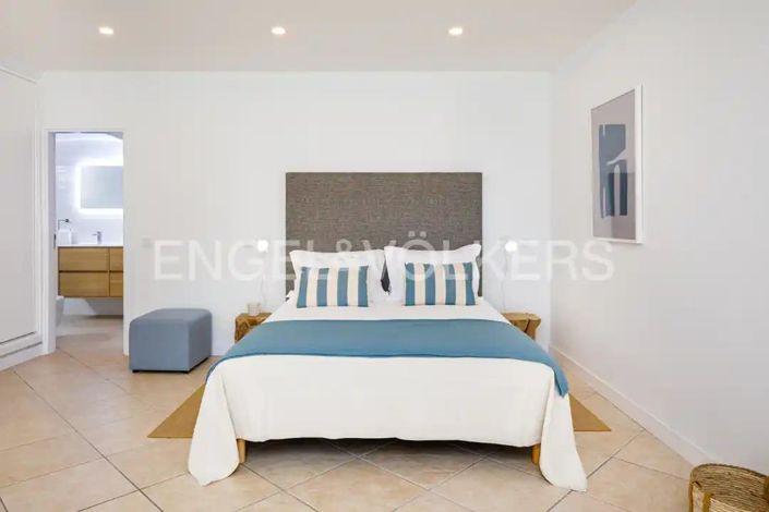 Image No.14-4 Bed House for sale