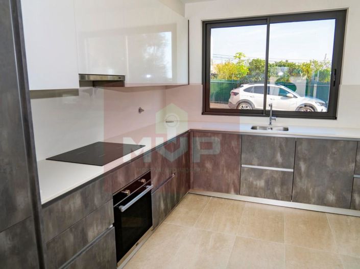 Image No.3-3 Bed House for sale