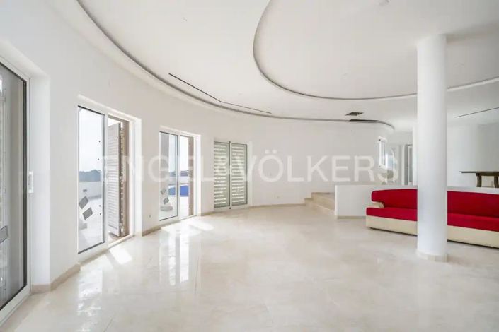 Image No.12-4 Bed House for sale