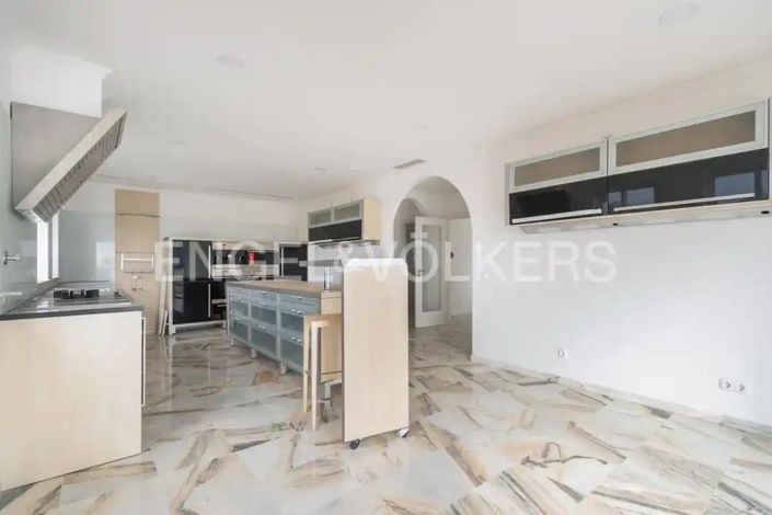 Image No.16-4 Bed House for sale