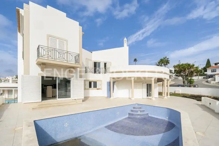 Image No.2-4 Bed House for sale