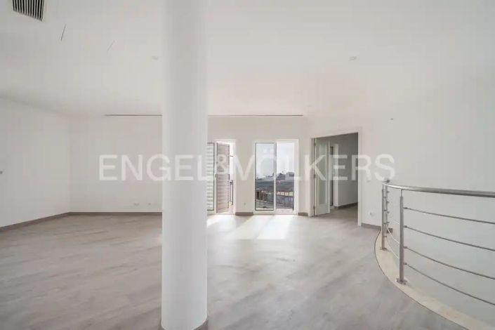 Image No.20-4 Bed House for sale