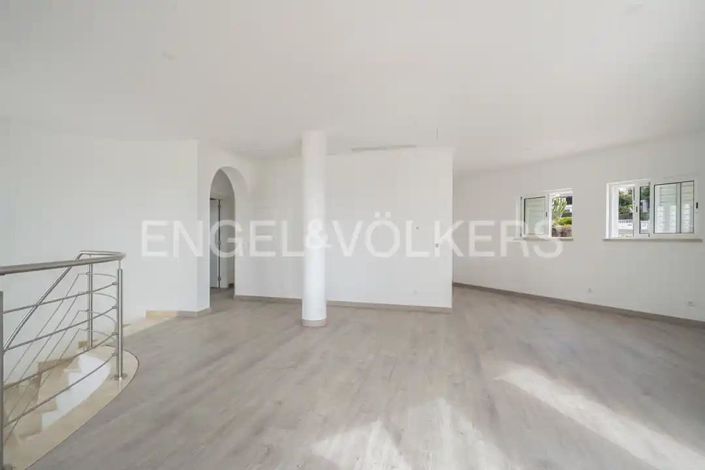 Image No.22-4 Bed House for sale