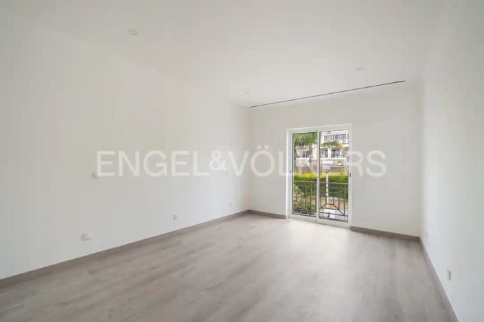 Image No.30-4 Bed House for sale