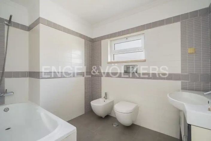 Image No.33-4 Bed House for sale