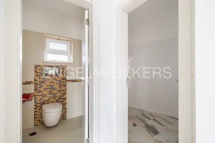 Image No.36-4 Bed House for sale