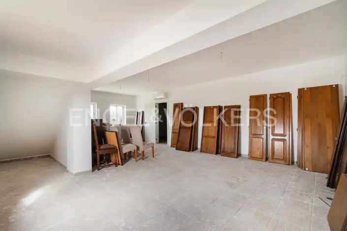 Image No.40-4 Bed House for sale