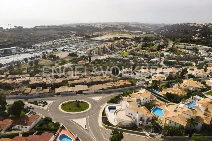 Image No.46-4 Bed House for sale