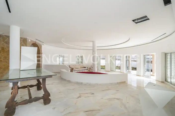 Image No.8-4 Bed House for sale