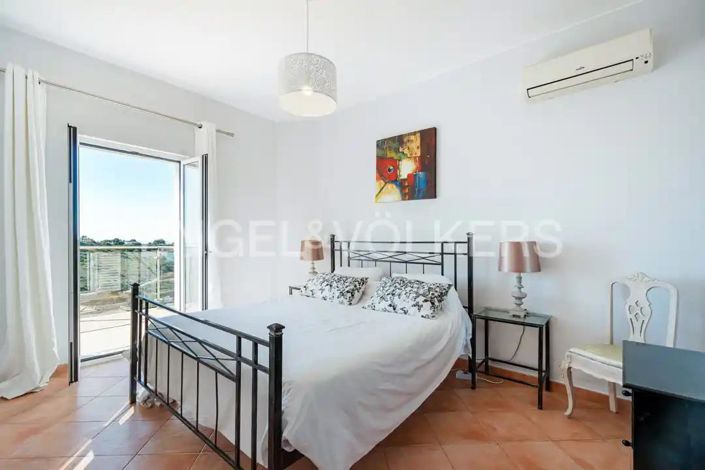 Image No.19-3 Bed House for sale