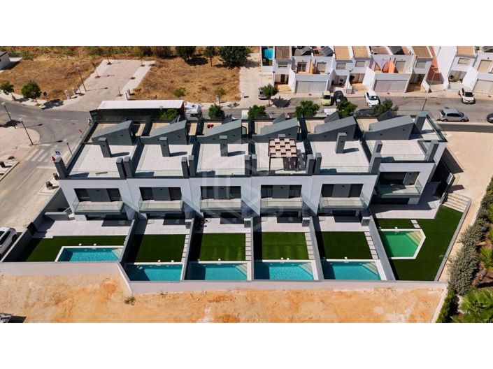 Image No.10-4 Bed House for sale