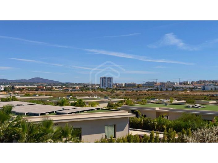 Image No.17-4 Bed House for sale