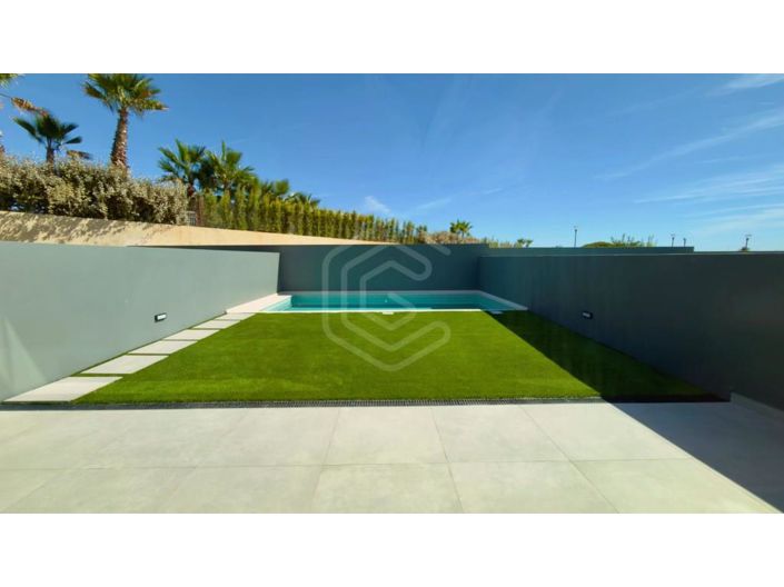 Image No.18-4 Bed House for sale