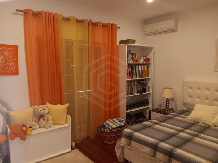 Image No.25-5 Bed House for sale