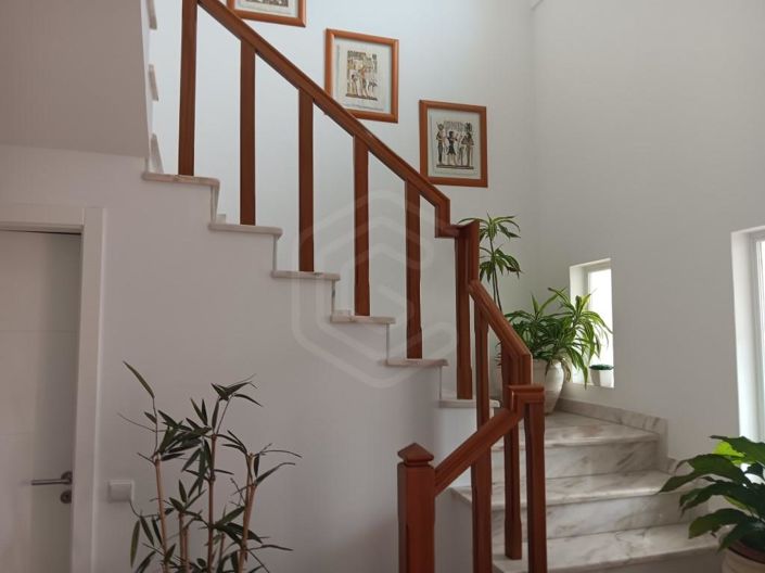 Image No.5-5 Bed House for sale