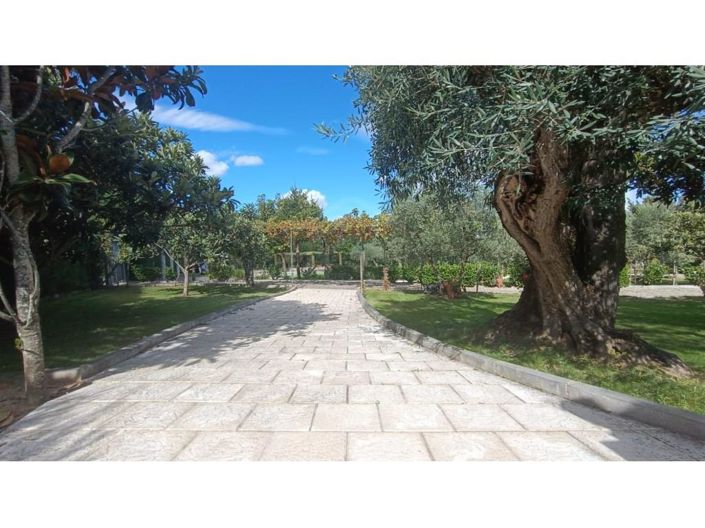 Image No.10-5 Bed House for sale