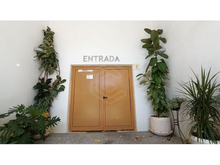 Image No.26-5 Bed House for sale