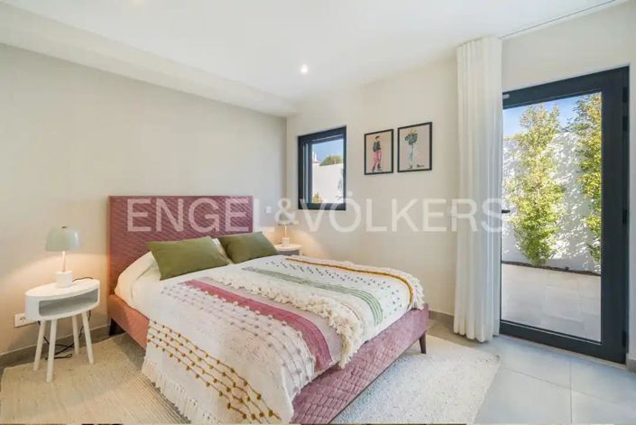 Image No.10-5 Bed House for sale