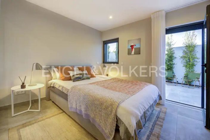 Image No.12-5 Bed House for sale