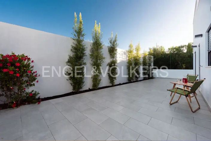 Image No.14-5 Bed House for sale