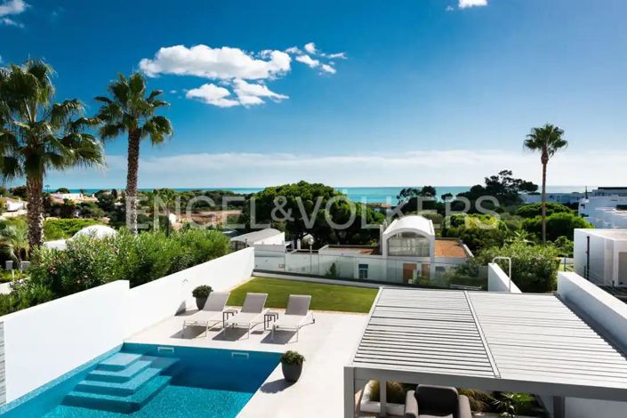 Image No.17-5 Bed House for sale