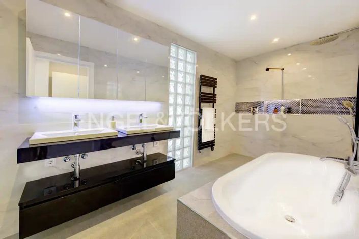 Image No.19-5 Bed House for sale