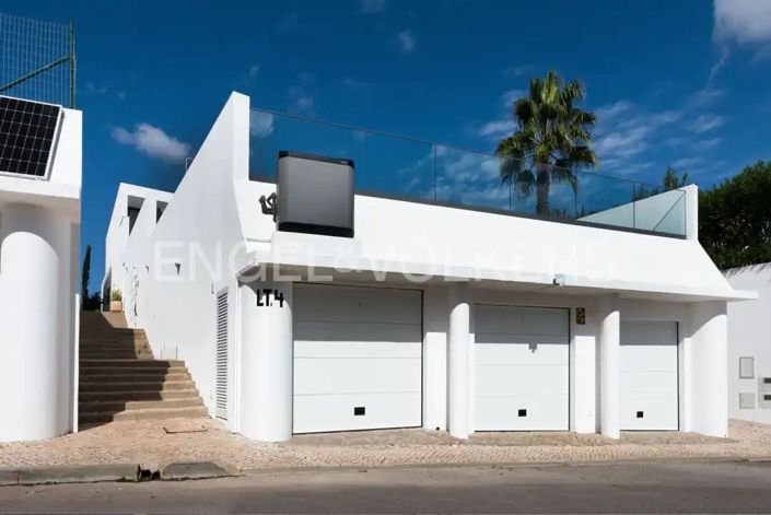 Image No.21-5 Bed House for sale