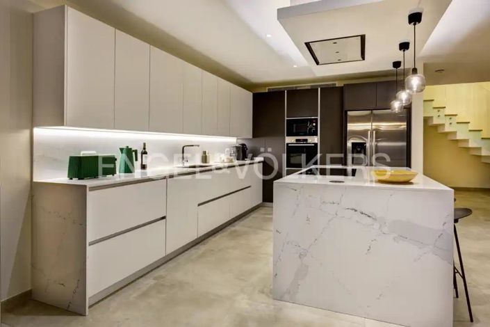 Image No.6-5 Bed House for sale