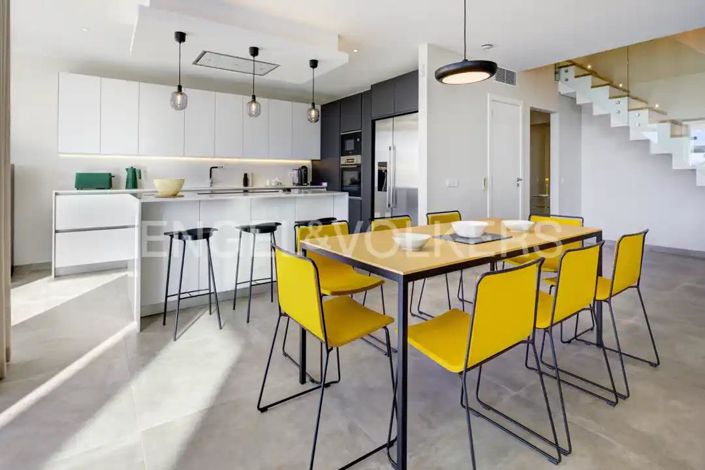 Image No.7-5 Bed House for sale