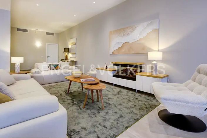 Image No.8-5 Bed House for sale