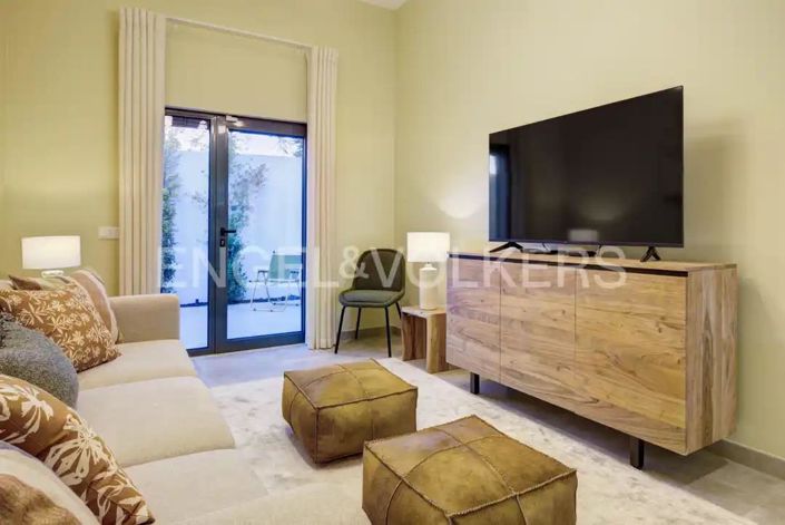 Image No.9-5 Bed House for sale