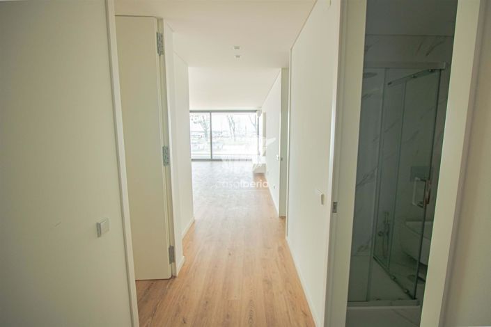 Image No.25-2 Bed Apartment for sale