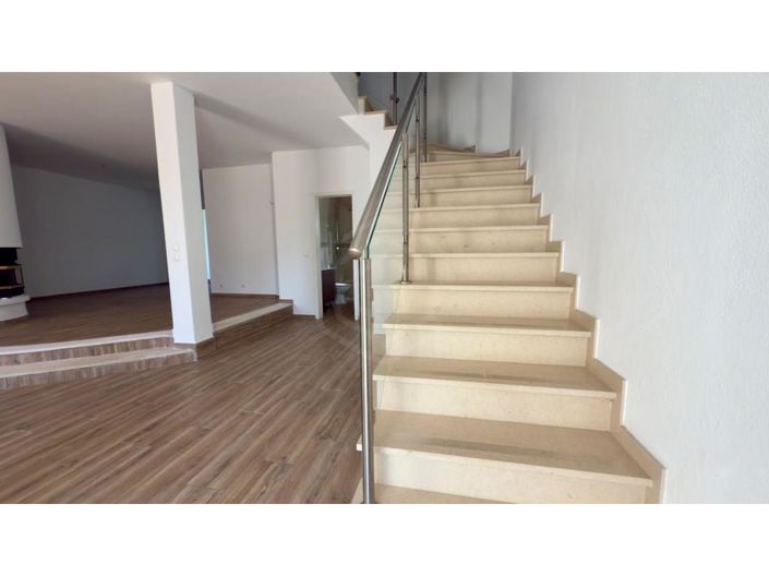 Image No.2-2 Bed House for sale