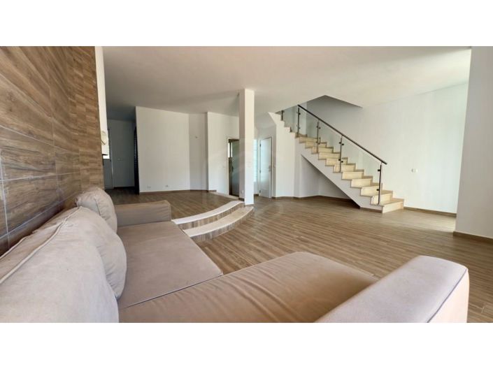 Image No.4-2 Bed House for sale