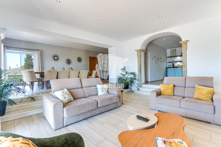 Image No.19-6 Bed House for sale