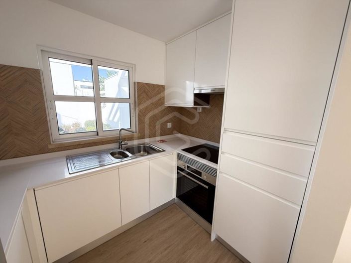 Image No.9-2 Bed House for sale