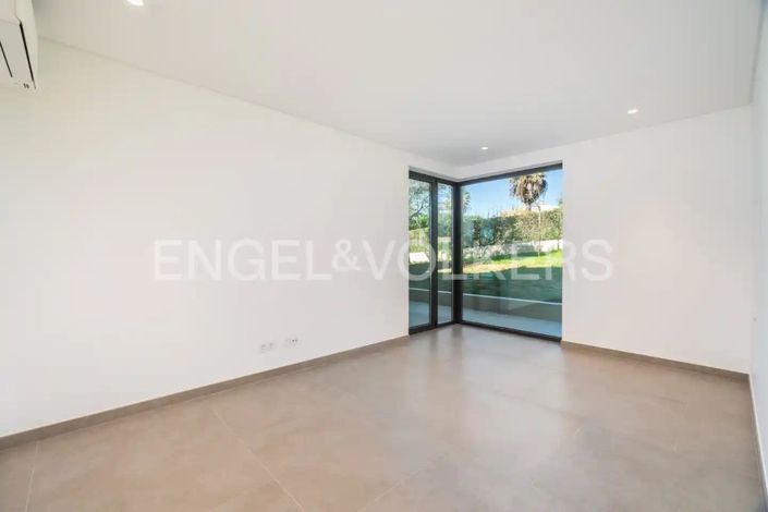 Image No.26-4 Bed House for sale