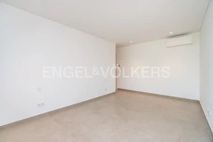 Image No.28-4 Bed House for sale