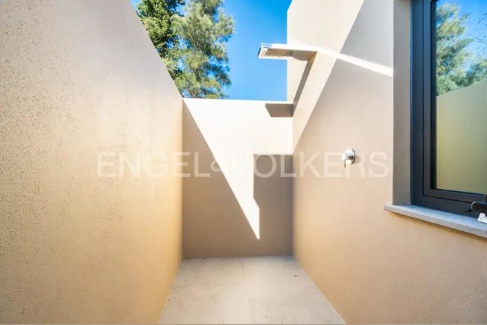 Image No.45-4 Bed House for sale