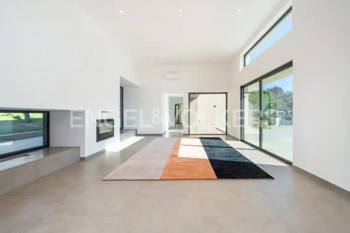 Image No.6-4 Bed House for sale