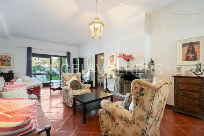 Image No.10-3 Bed House for sale