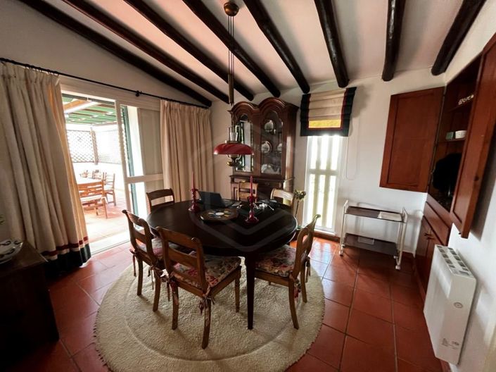 Image No.8-4 Bed House for sale