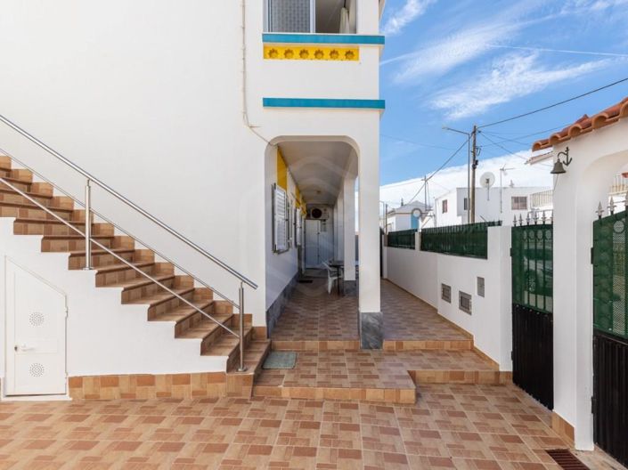 Image No.16-10 Bed House for sale