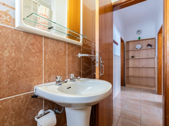 Image No.22-10 Bed House for sale