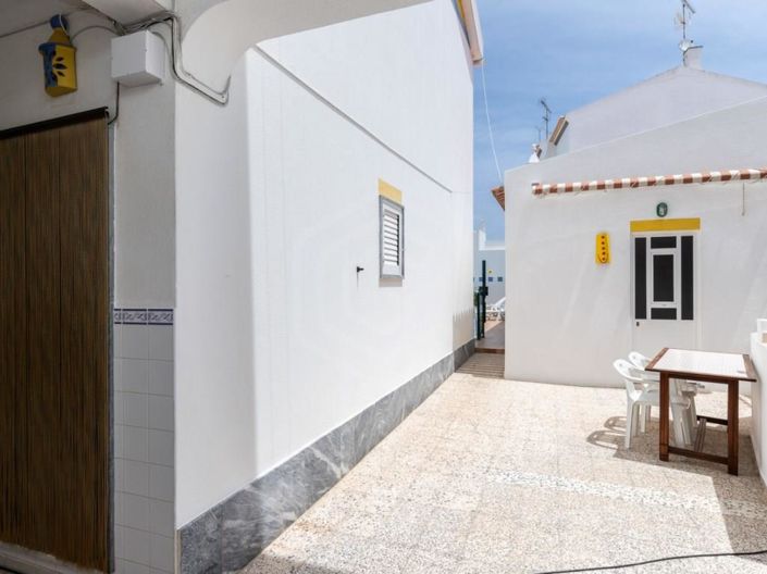 Image No.5-10 Bed House for sale