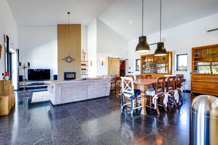 Image No.12-3 Bed House for sale