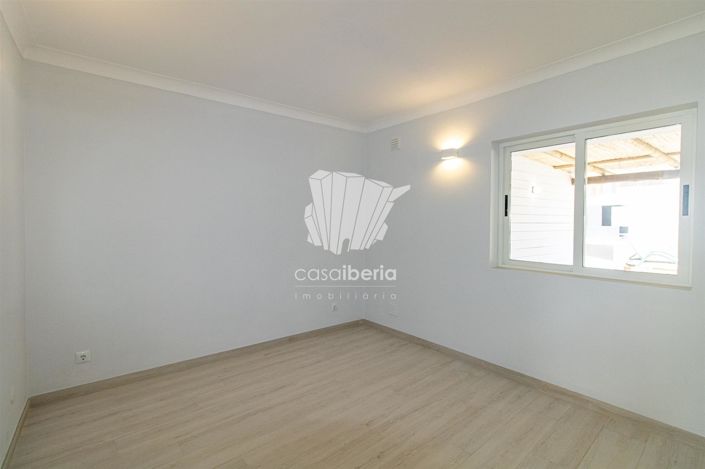 Image No.25-3 Bed House for sale