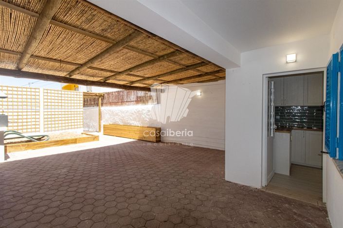 Image No.6-3 Bed House for sale