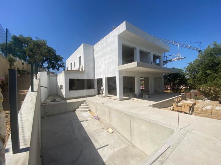 Image No.1-5 Bed House for sale